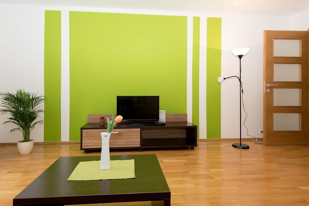 Standard Apartment, 3 Twin Beds - Living Room