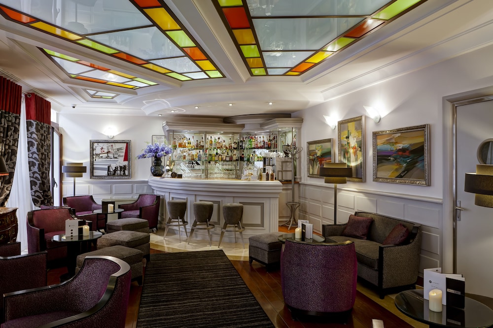 Hotel Lounge