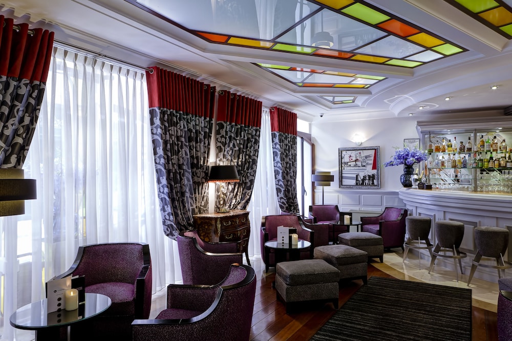 Hotel Lounge