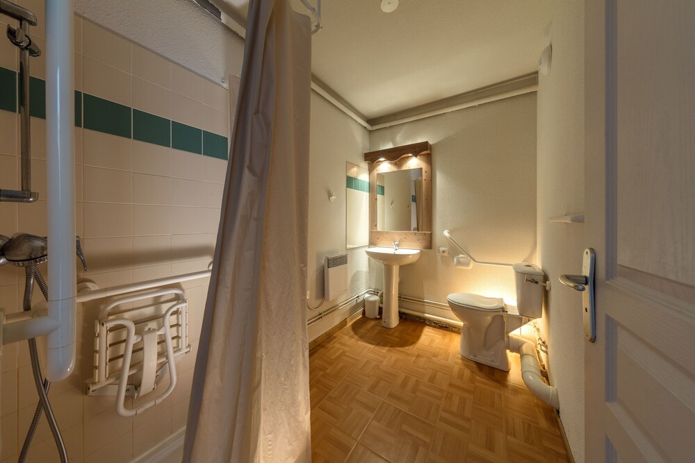 One Bedroom Apartment (for 5) - Bathroom