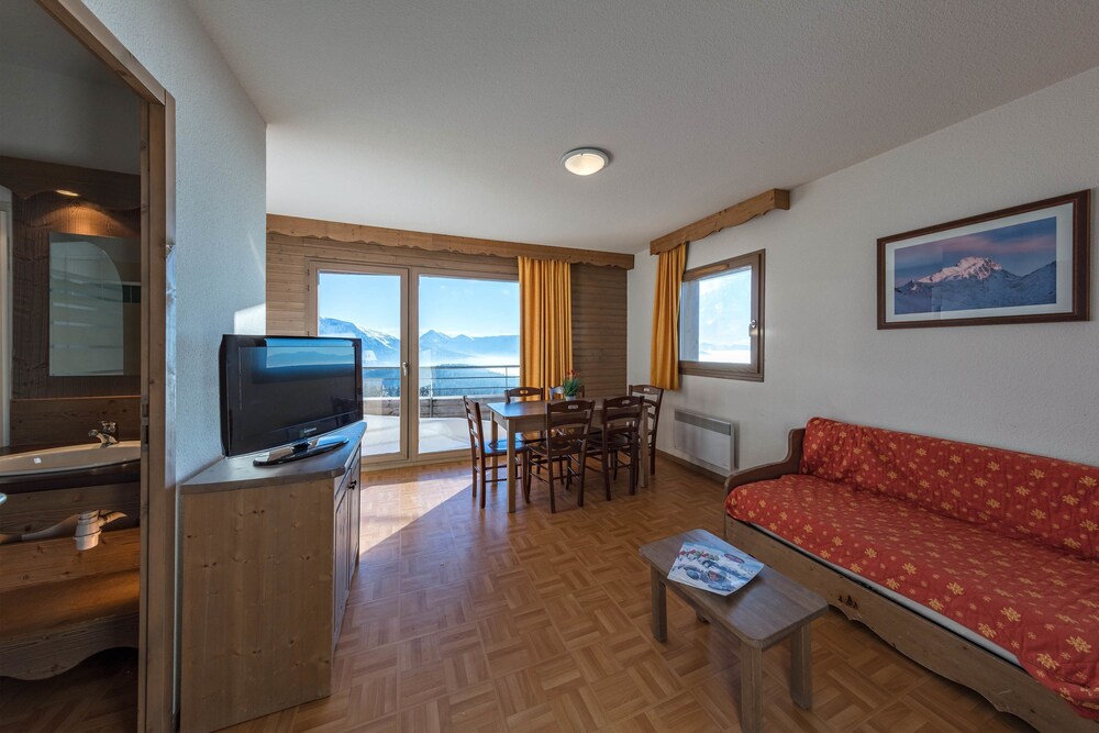 One Bedroom Apartment (for 6) - Living Room
