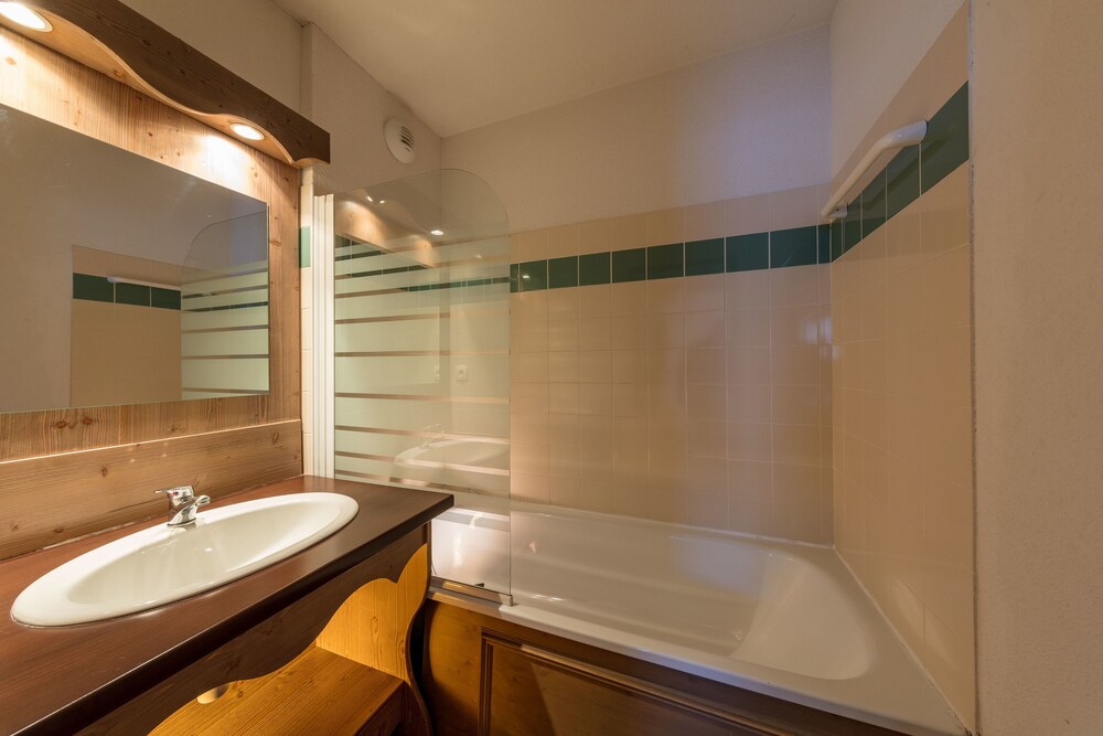 Two Bedroom Apartment (for 8) - Bathroom