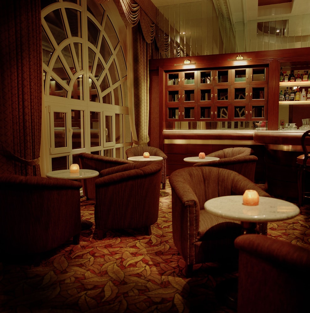 Hotel Bar