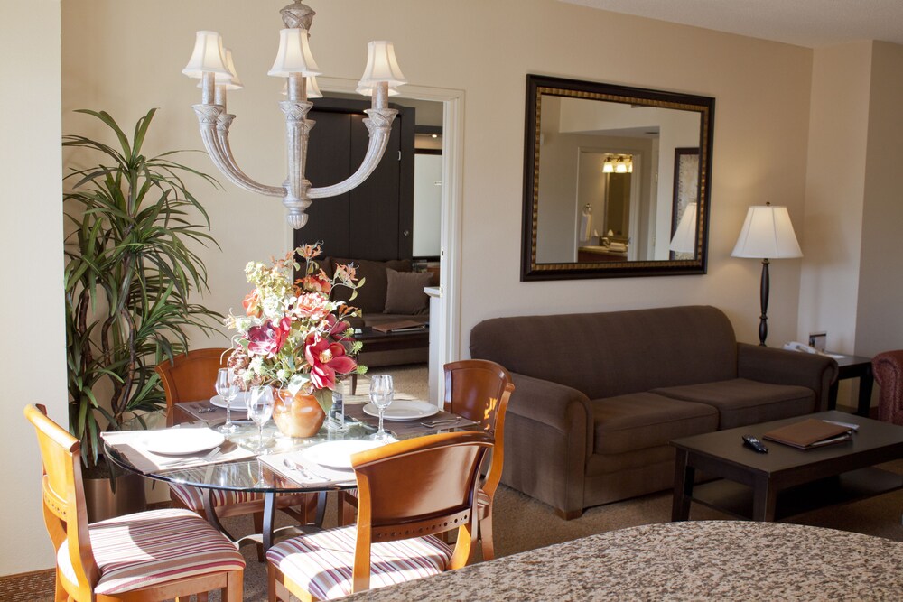Standard Room, 2 Bedrooms - In-Room Dining