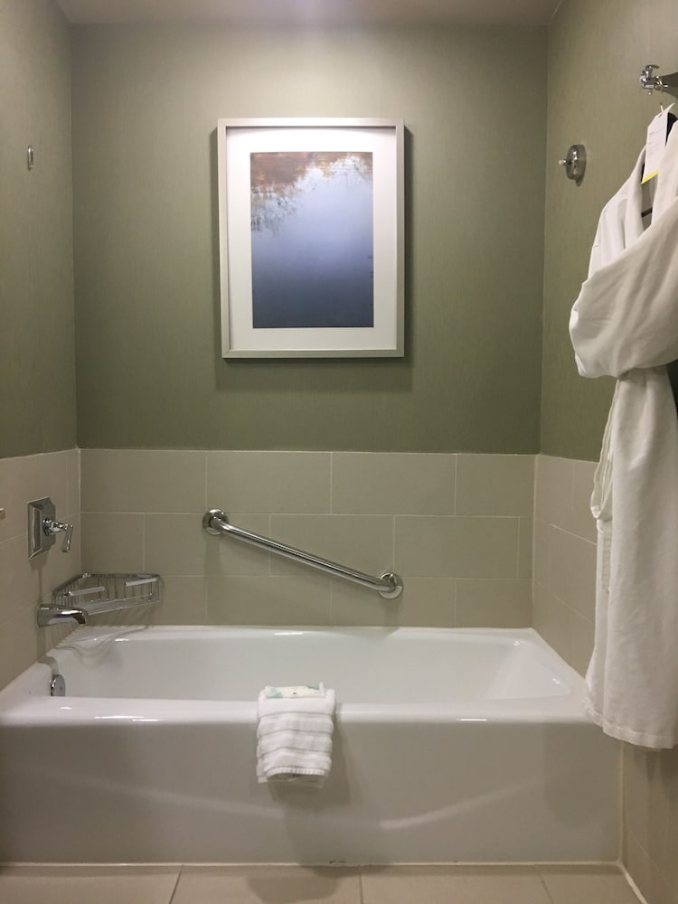 Deep Soaking Bathtub