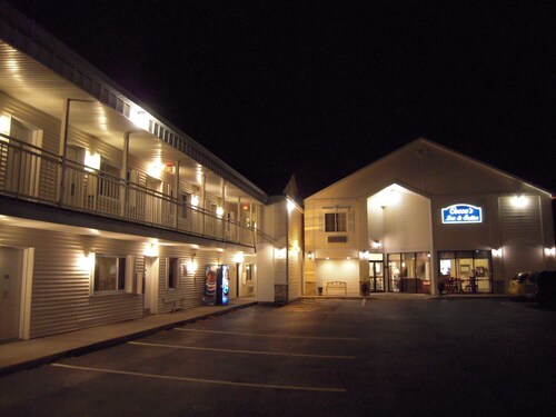 Cocca's Inn & Suites Wolf Rd, Albany Airport