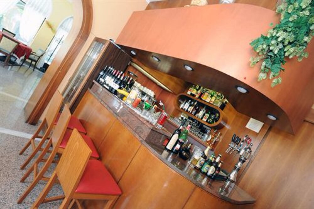 Hotel Bar