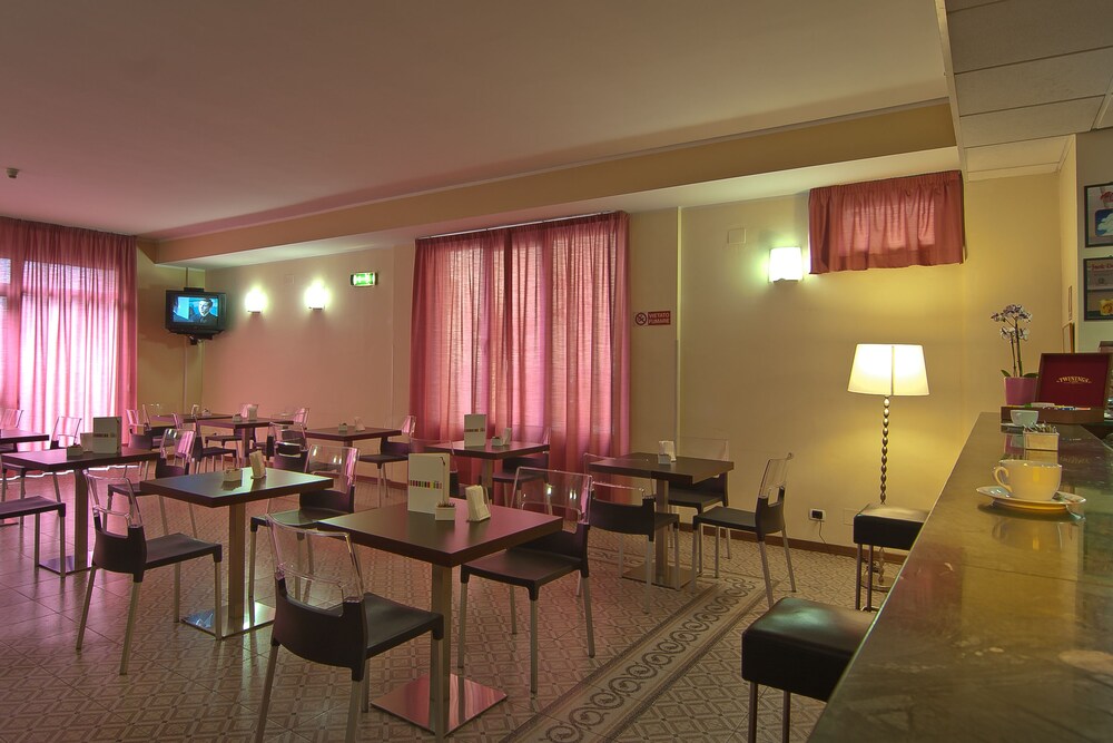 Food Court