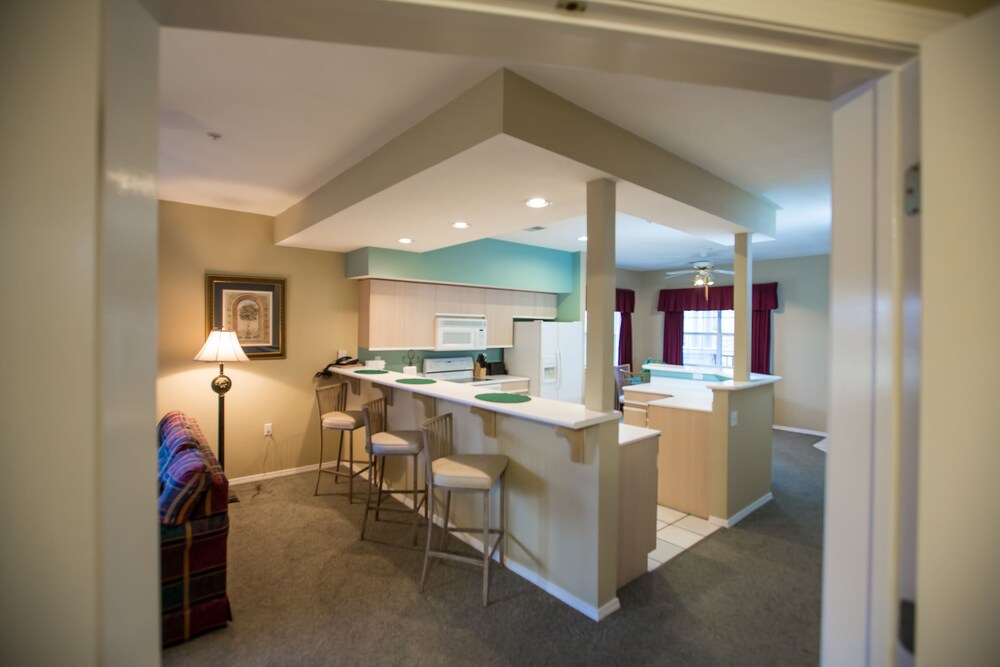 One Bedroom Condo - In-Room Kitchen
