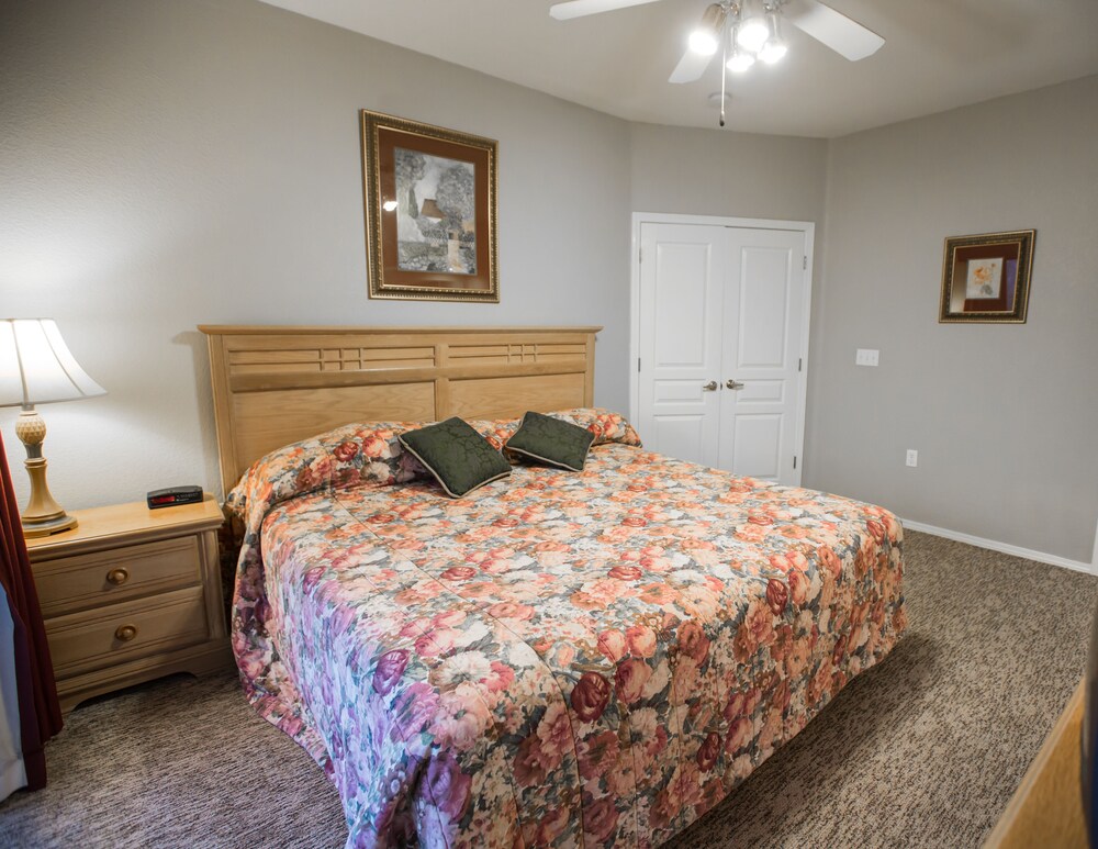 One Bedroom Condo - Guestroom
