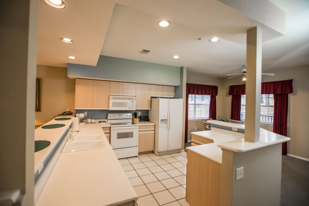 One Bedroom Condo - In-Room Kitchen