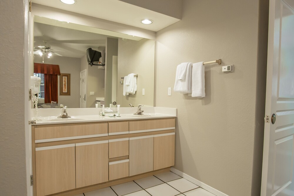Studio Kitchenette - Bathroom Sink