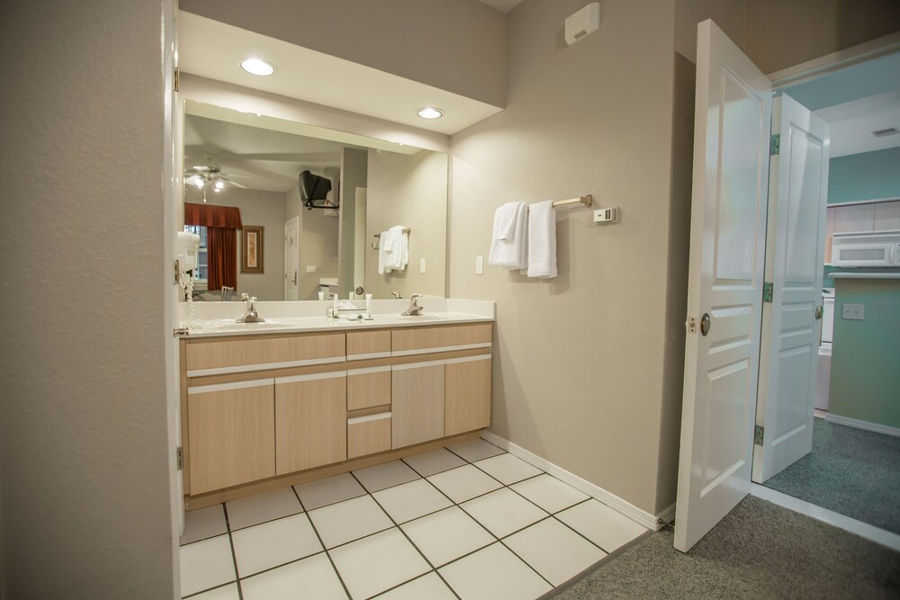 Studio Kitchenette - Bathroom Sink
