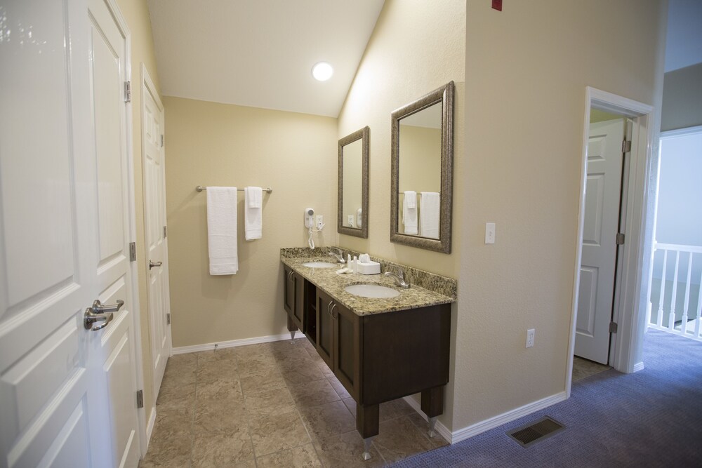Two bedroom condo - Bathroom