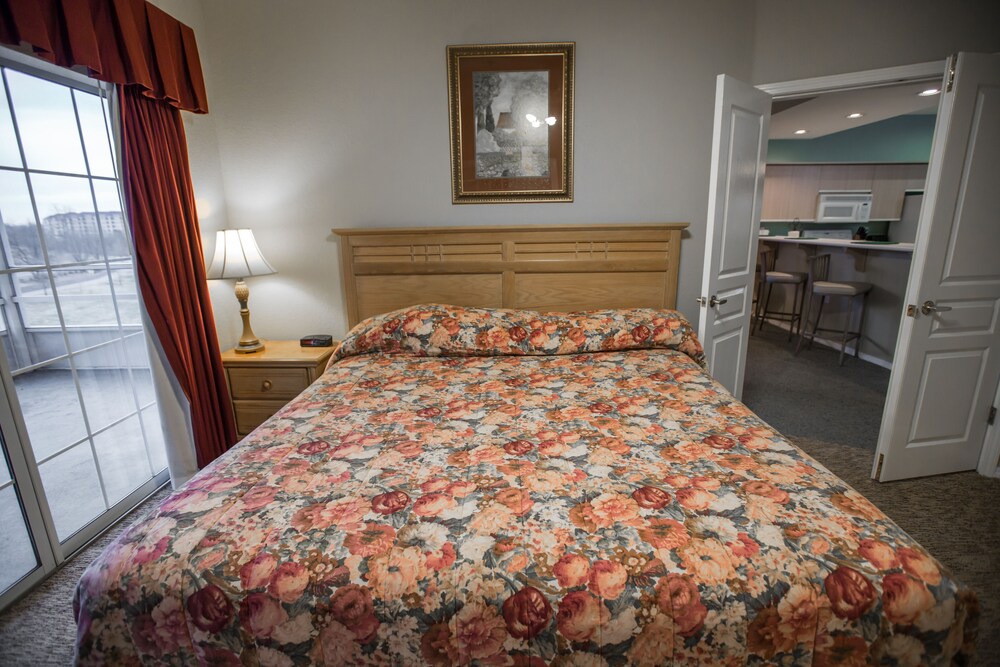 One Bedroom Condo - Guestroom