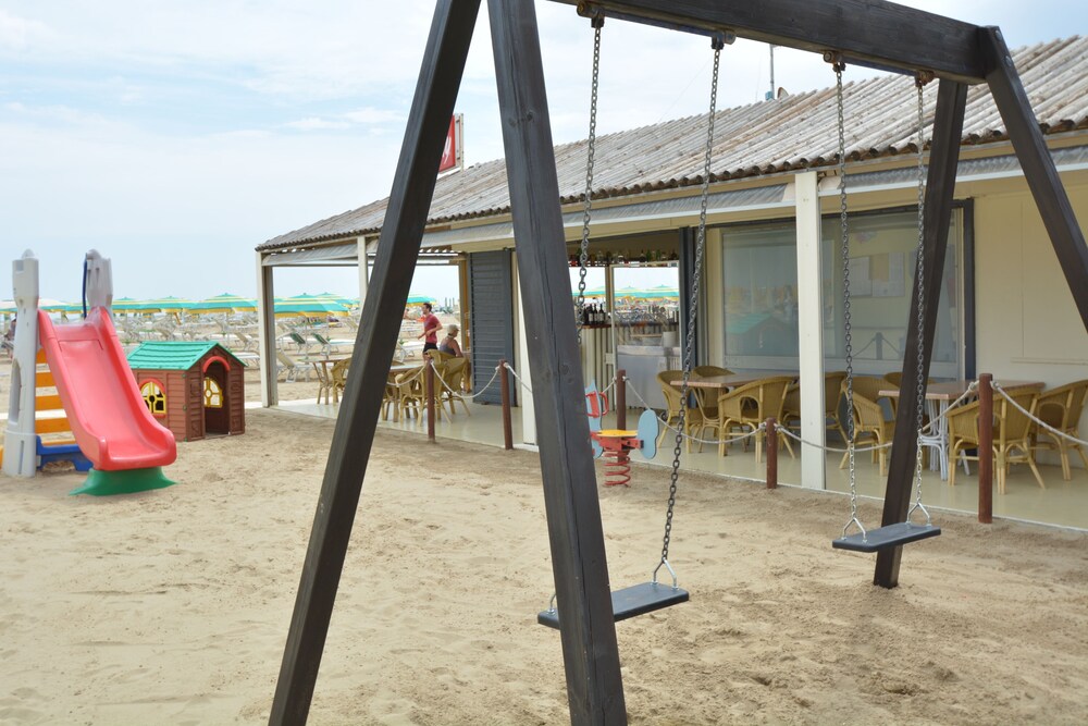 Childrens Play Area - Outdoor
