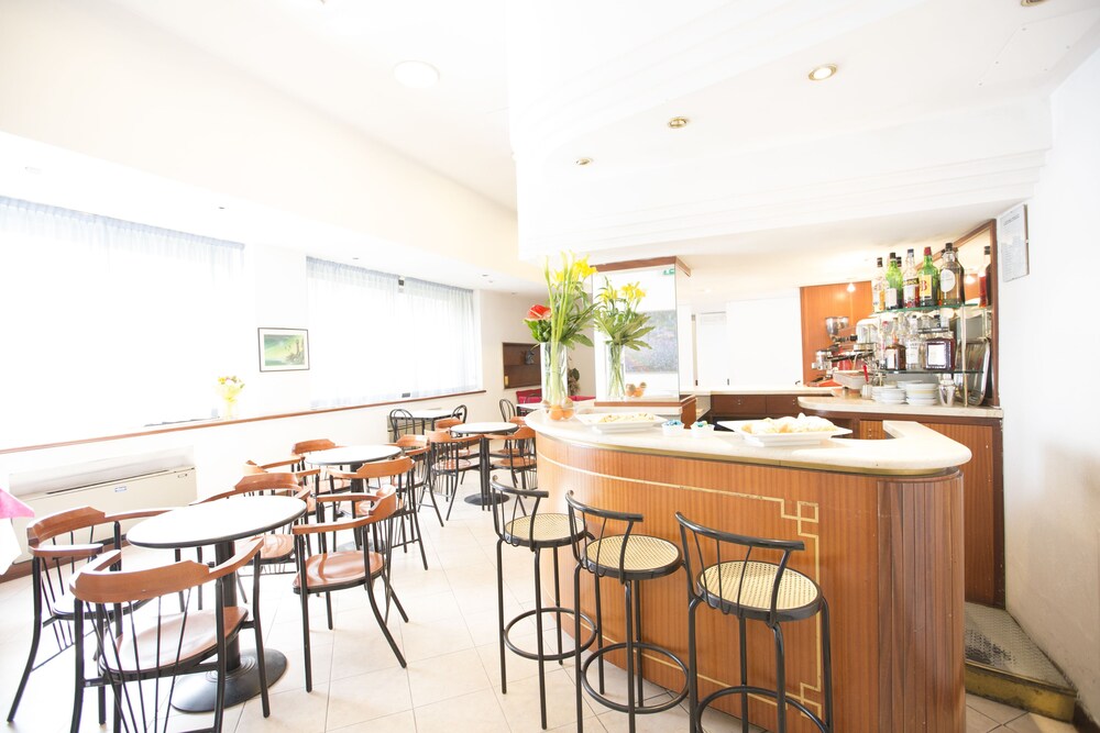 Hotel Bar