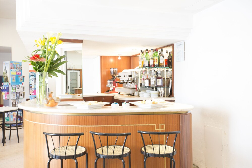 Hotel Bar