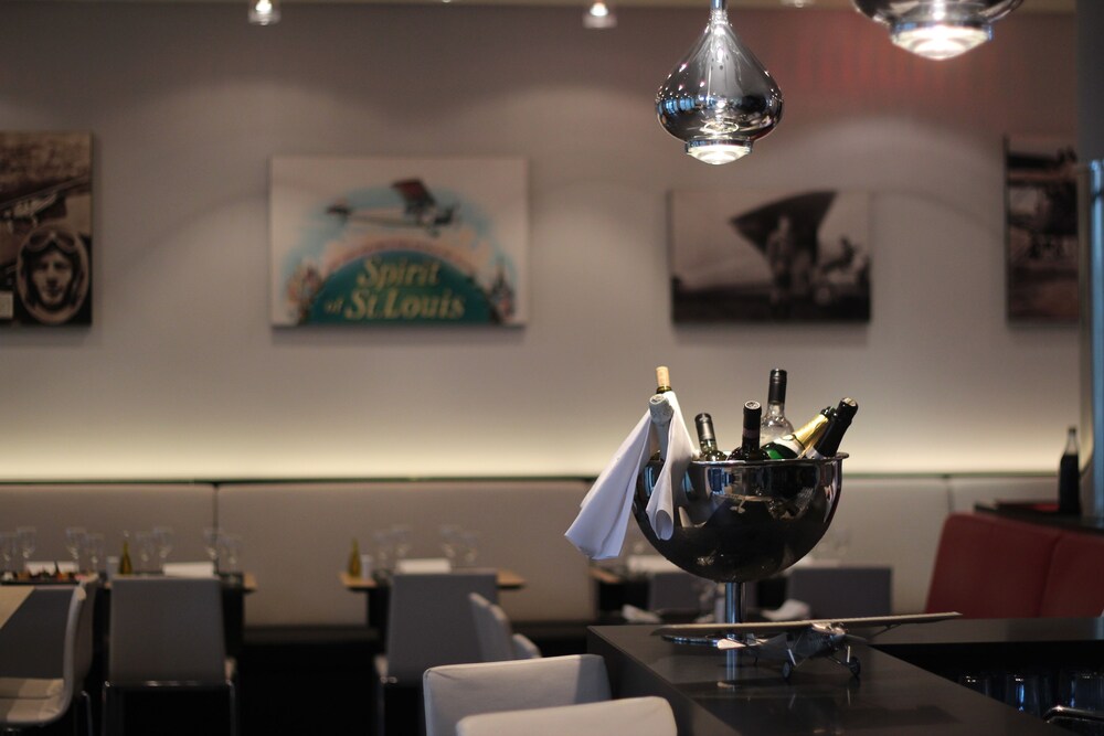 Hotel Bar