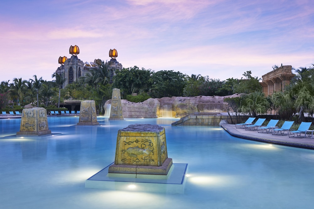 Outdoor pool, The Cove at Atlantis