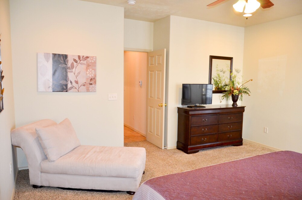 Three bedroom townhome - Guestroom
