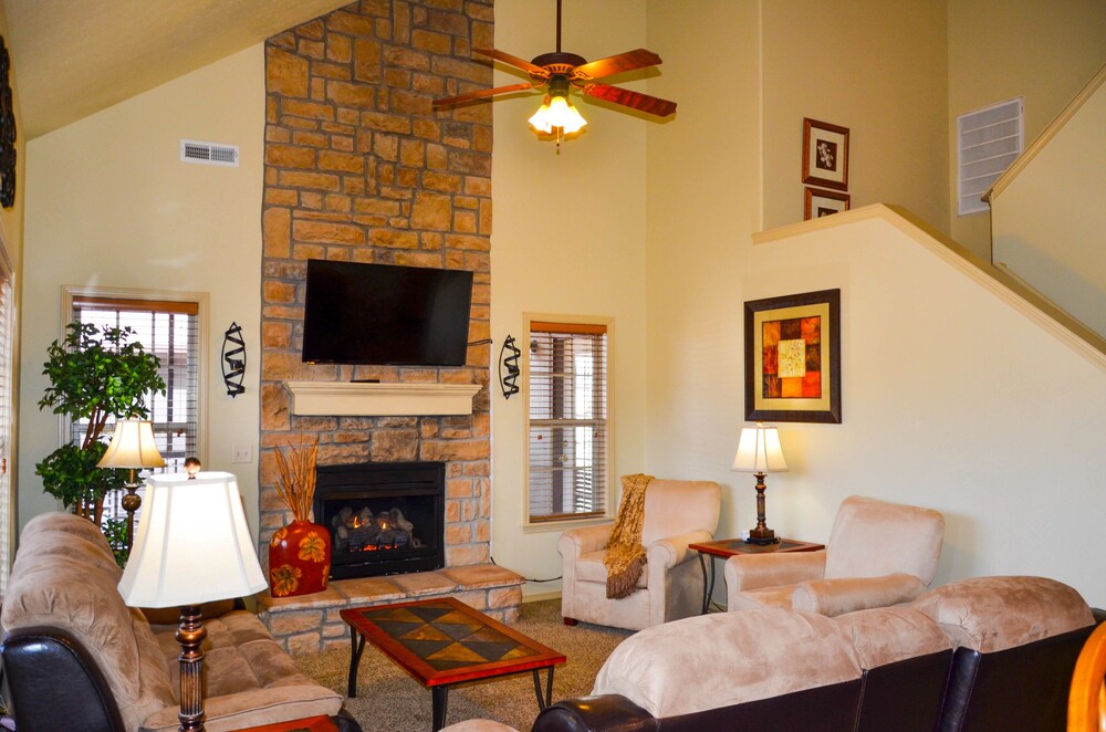 Three bedroom townhome - Featured Image