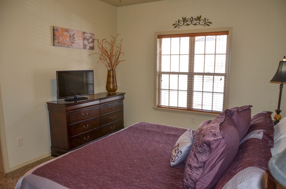 Three bedroom townhome - Guestroom
