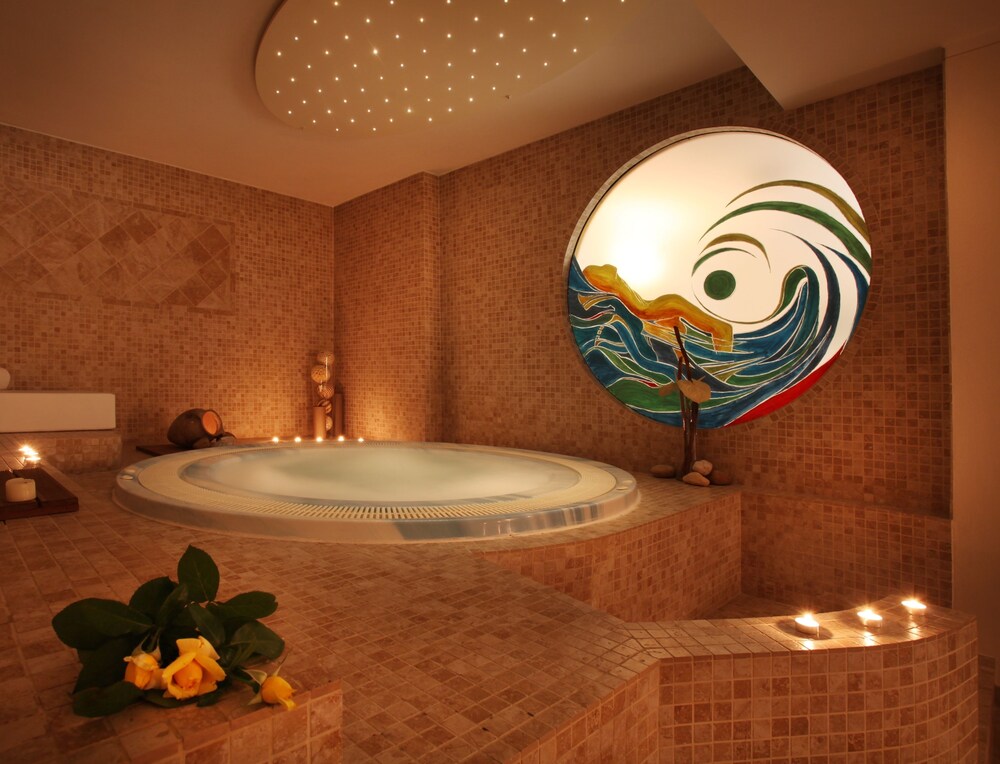 Deep Soaking Bathtub