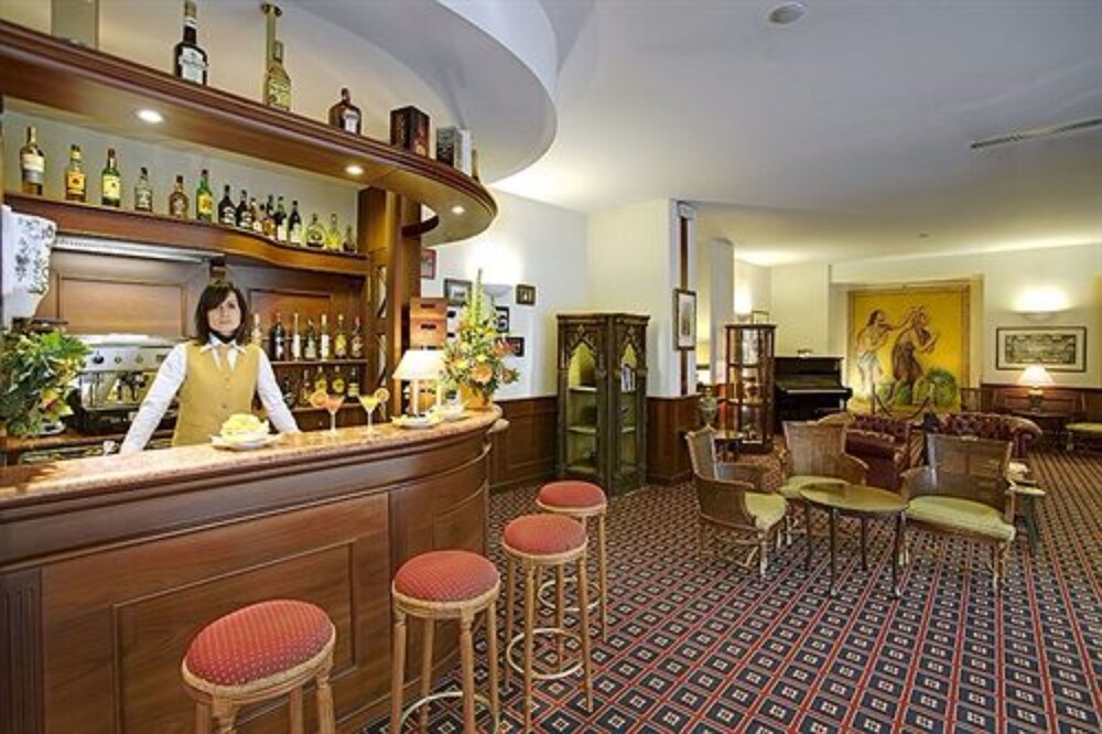 Hotel Bar