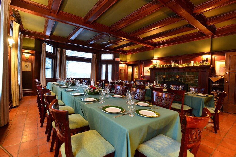 Hotel Lounge