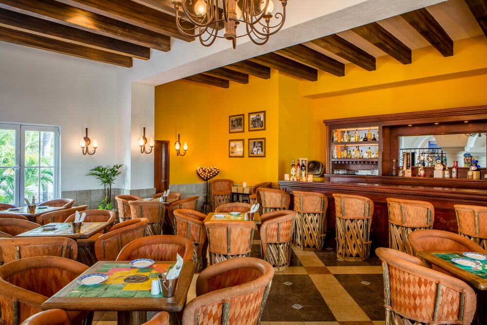 Hotel Bar