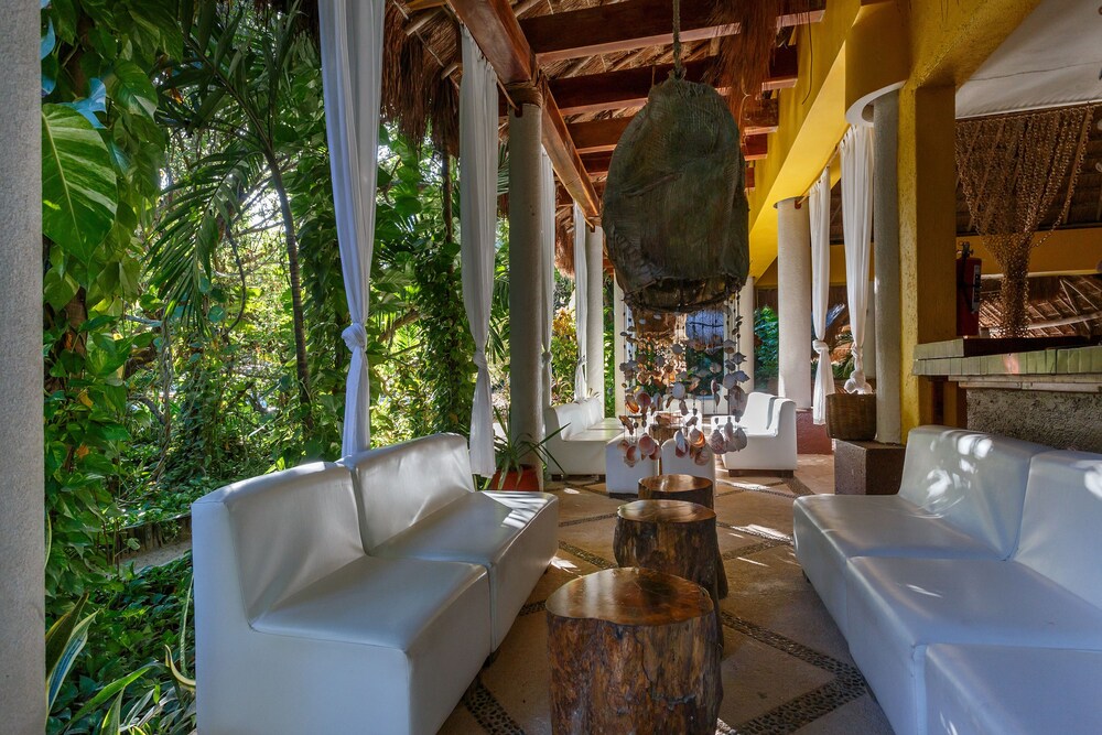 Hotel Lounge