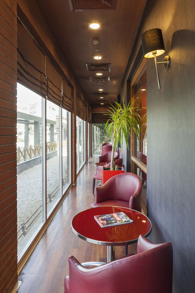 Hotel Lounge
