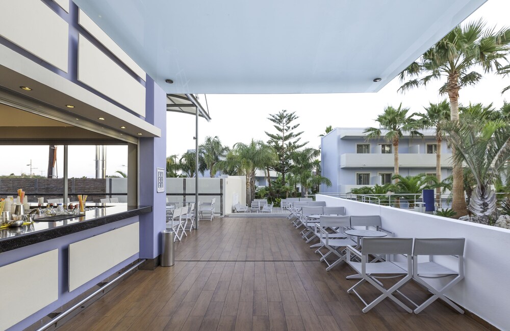 Hotel Bar