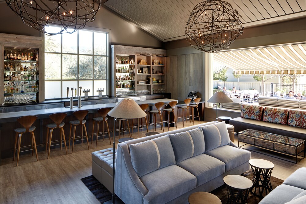 Hotel Bar