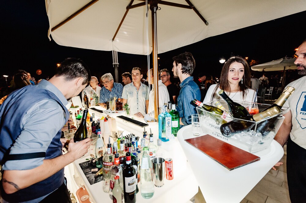 Poolside Bar