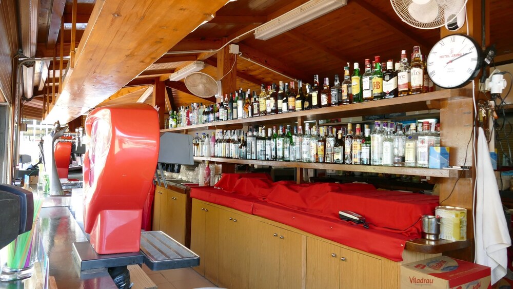 Poolside Bar