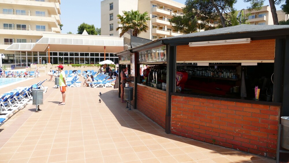 Poolside Bar