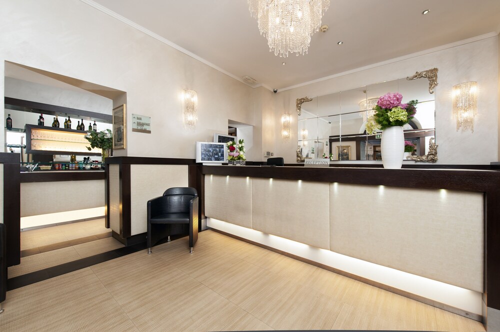 Hotel Lounge