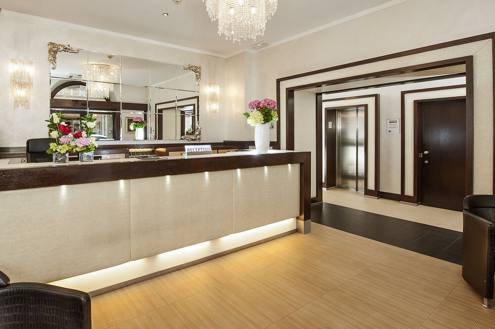 Hotel Lounge
