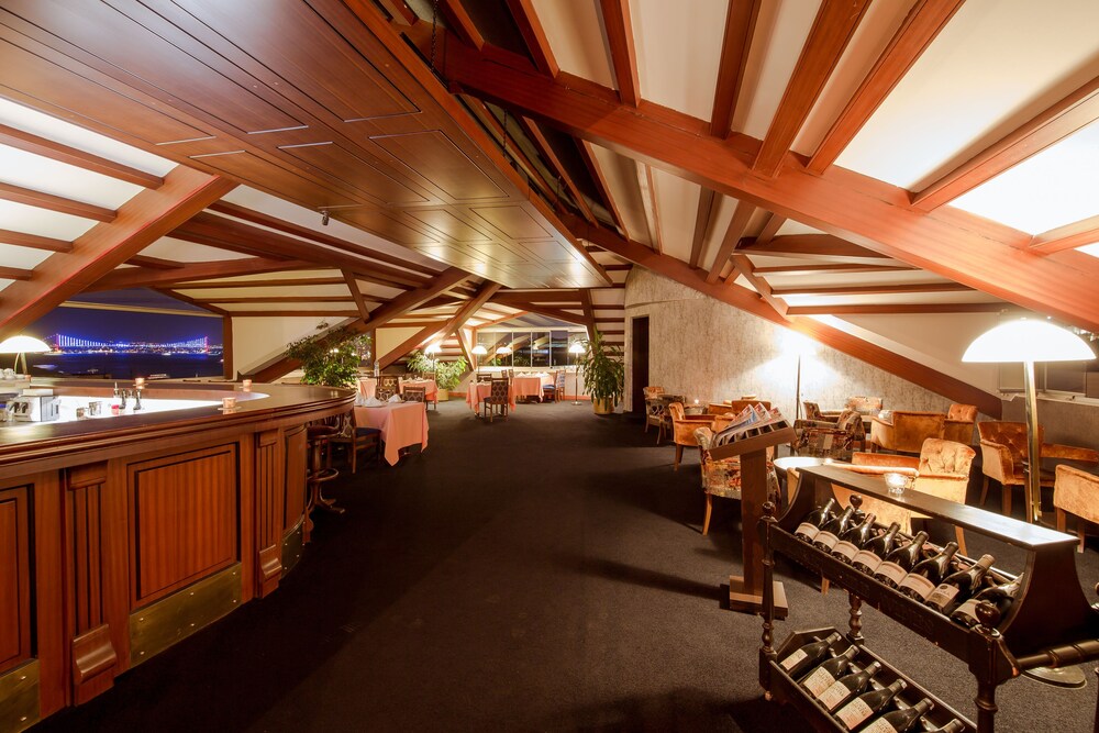 Hotel Bar
