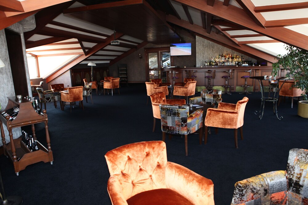 Hotel Lounge