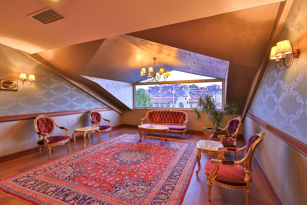 Executive Lounge