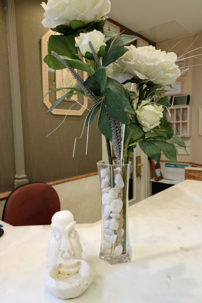 Concierge Desk