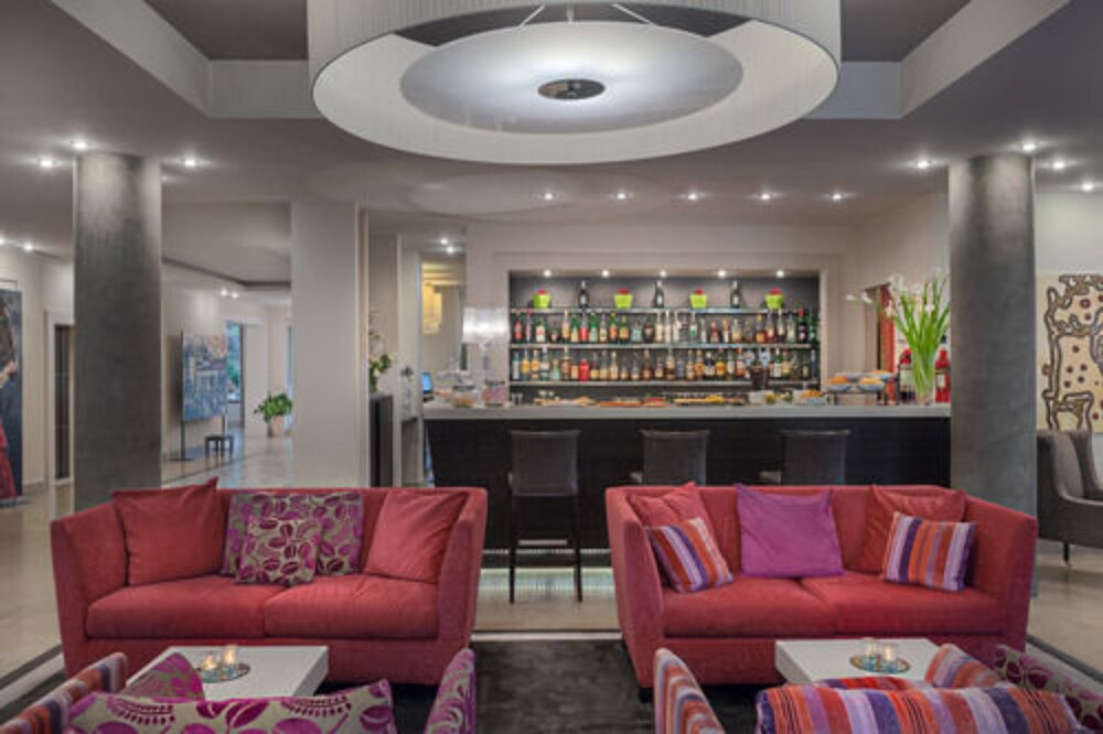 Hotel Bar