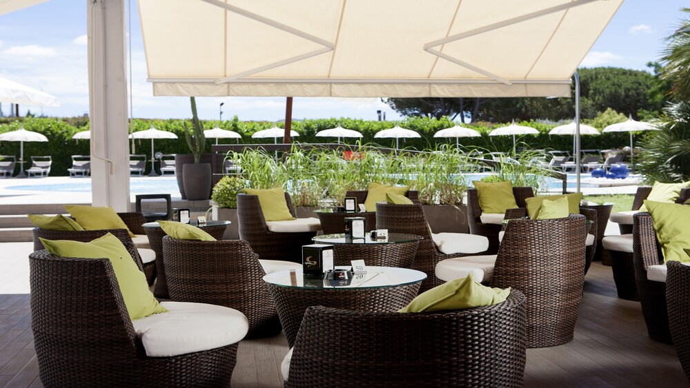 Poolside Bar