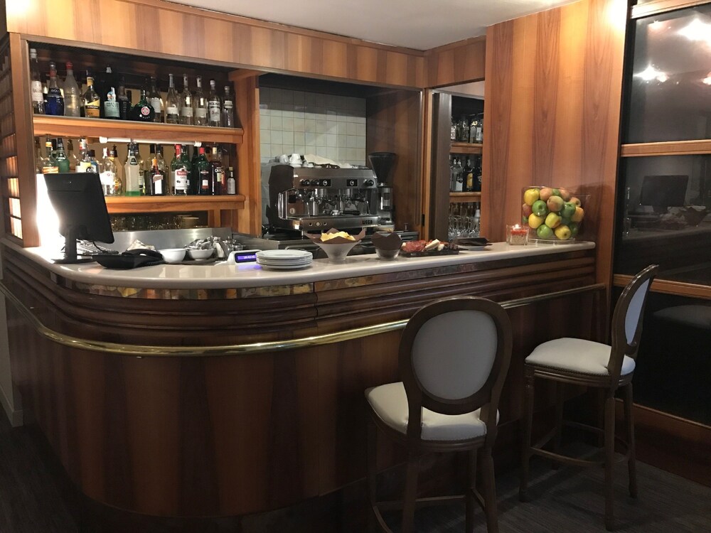 Hotel Bar