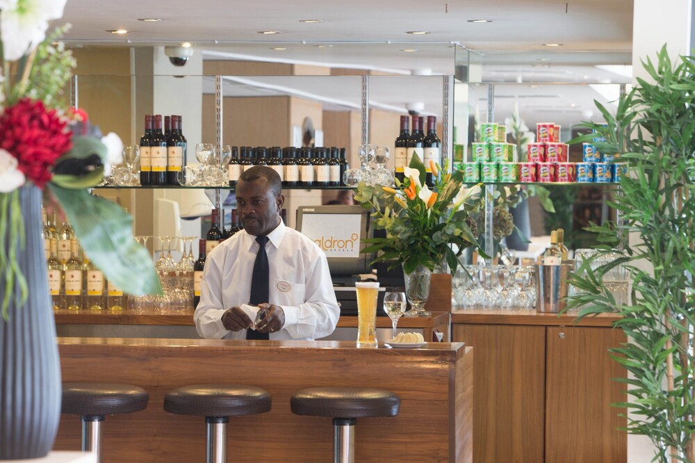 Hotel Bar