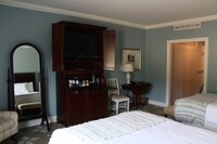 Deluxe Room, 2 Double Beds, Accessible (Roll in shower)