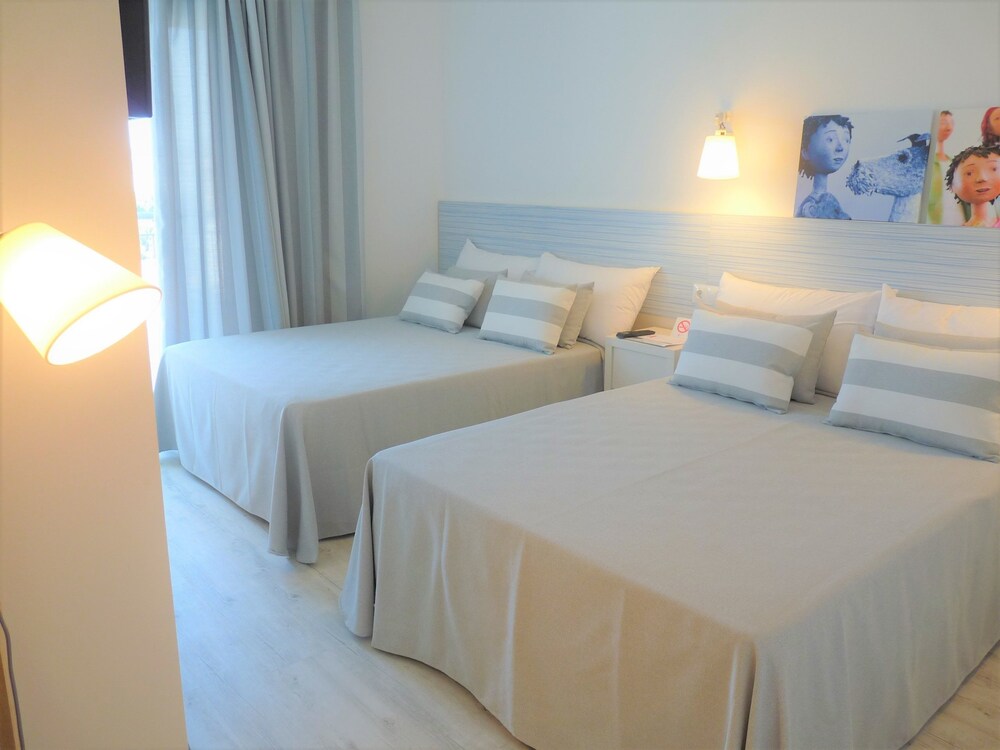 Quadruple Room - Guestroom